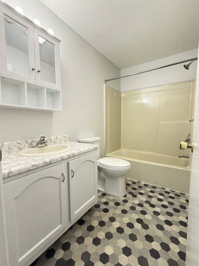 Foto del edificio - 130 Endicott St N