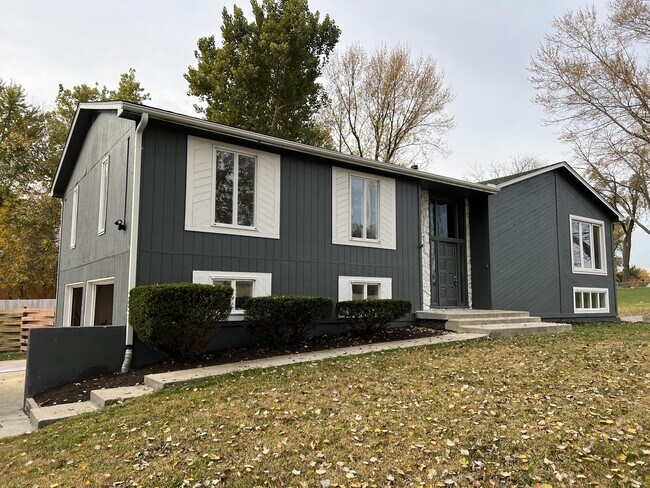 Building Photo - 6511 NW Tower Dr