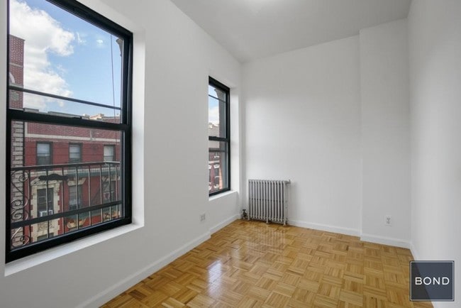 Building Photo - 164 Mott St