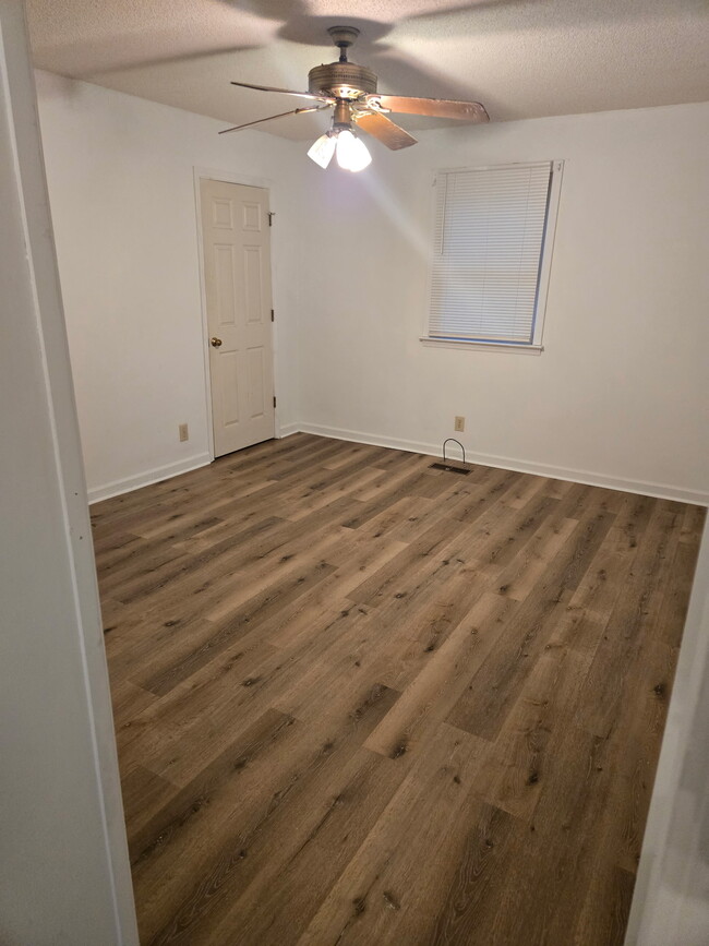 Dormitorio 4 - 2704 Drewry Ln