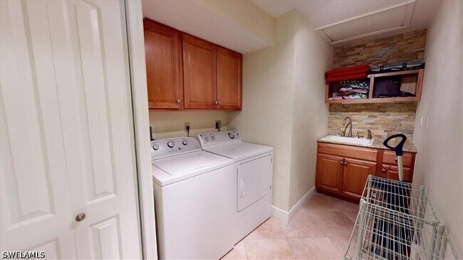 Foto del edificio - 4180 Looking Glass Ln