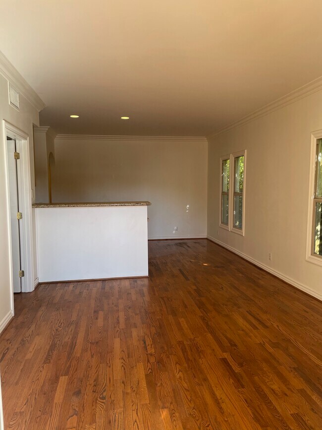 Foto del edificio - 3859 Brunswick Ave