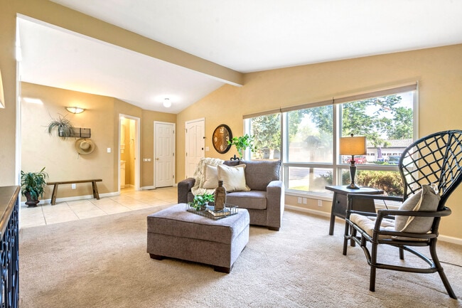 Foto del edificio - 1204 W 10th St