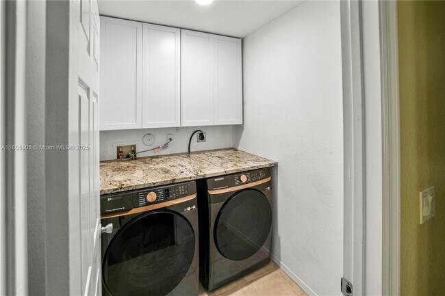 Foto del edificio - 6037 SW 19th St