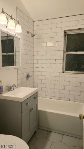 Foto del edificio - 349 Bloomfield Ave