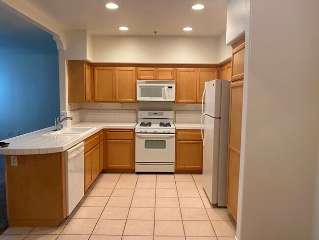 Building Photo - Downstairs Condo at Oak Creek Villas