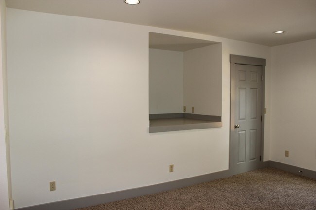 Building Photo - 1434 NW Ithaca Ave