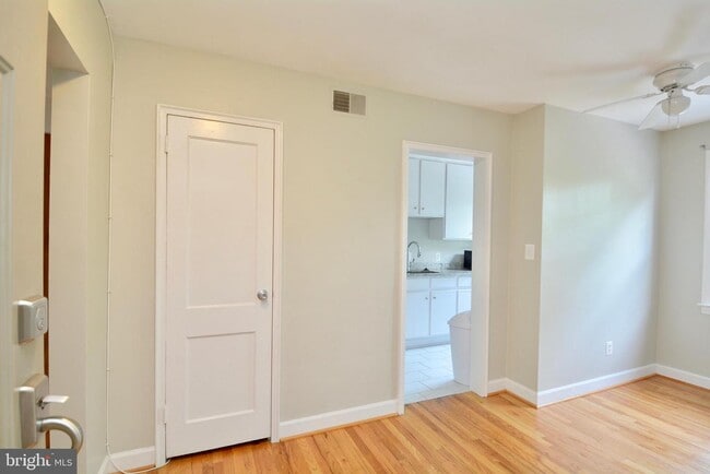 Building Photo - 718 S Fayette St