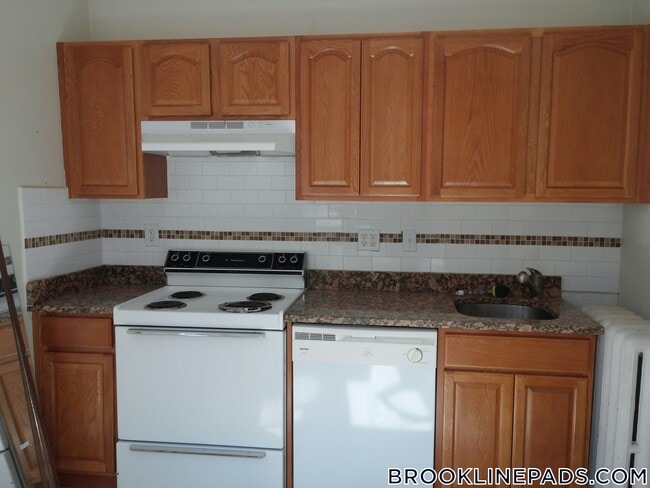 Building Photo - 18 Euston St