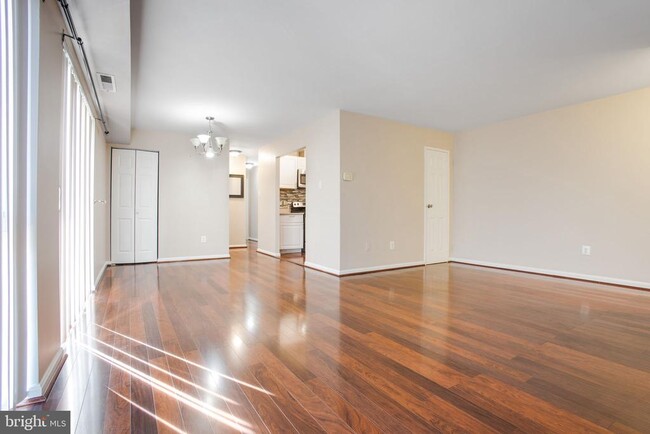 Foto del edificio - 6155 Edsall Rd