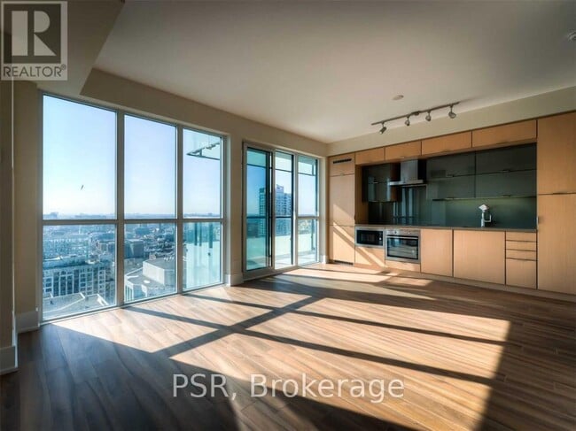 Photo du bâtiment - 300 Front St W