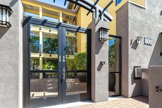 Entrance - 800 N 8th St