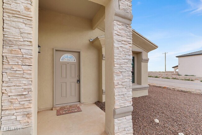 Building Photo - 13736 Flora Vista Ave