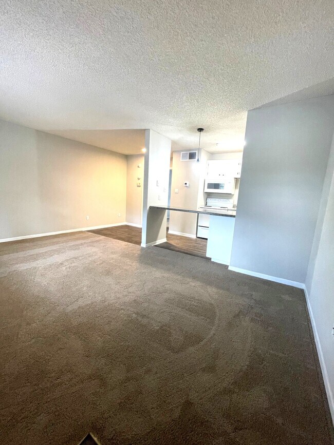 Sala de estar del piso superior de 1 dormitorio - Oak Terrace