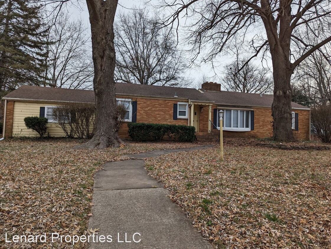 3 br, 2 bath House - 1028 E Linwood Cir Photo