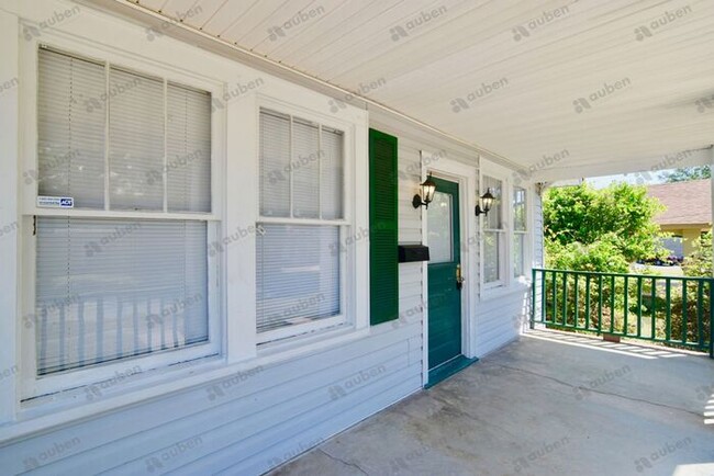 Foto del edificio - Spacious 2 Bedroom Cottage w/ 2 Bonus Rooms!