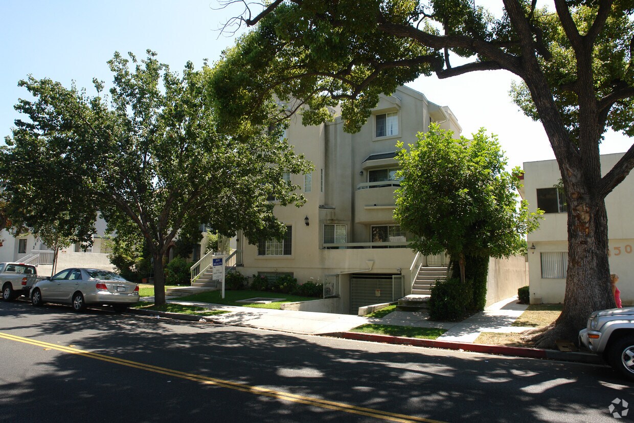 Primary Photo - 346 W Wilson Ave