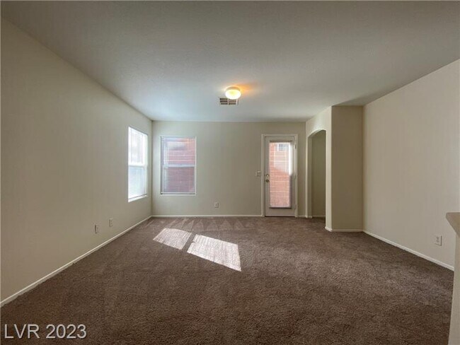 Foto del edificio - 9279 Onesto Ave