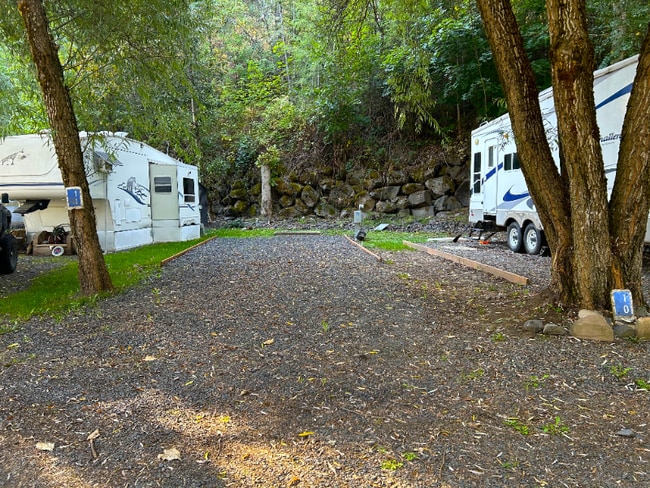 Foto del edificio - 85 Canoe Cp Lp