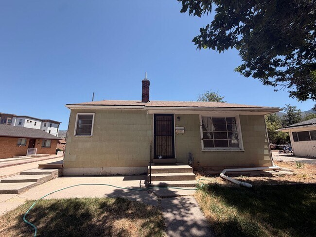Building Photo - House for Rent