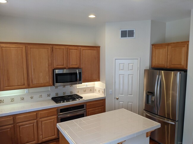 Building Photo - 3806 Ruette San Raphael