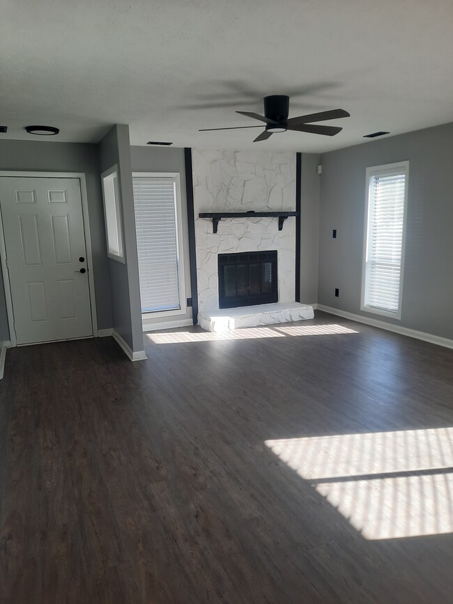 Foto del edificio - 6921 Timberwood Dr