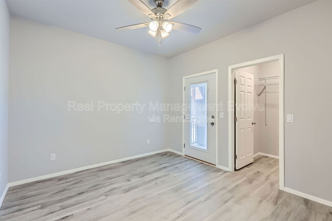 Foto del edificio - 7010 N 80th Ave