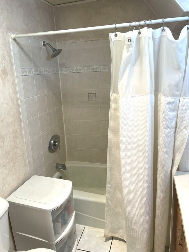 Foto del edificio - 3114 N Newhall St