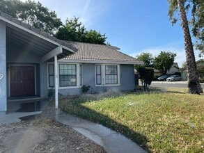 Building Photo - 459 Ranchwood Dr