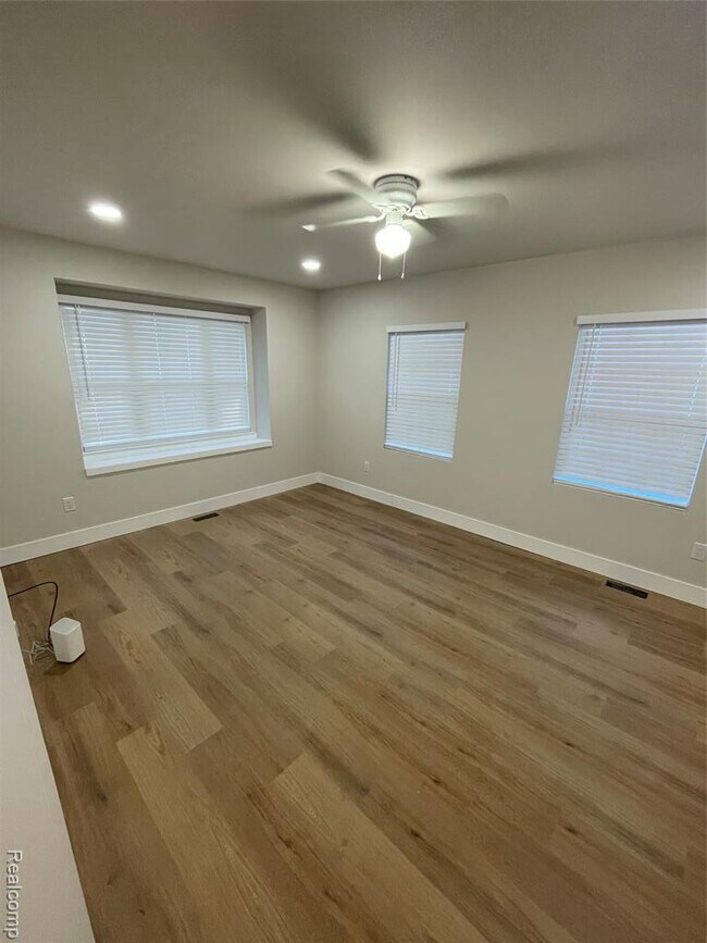 Foto del edificio - 4654 Dickerson Ave