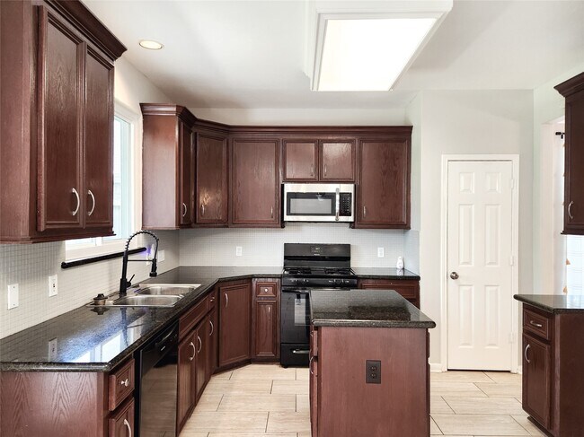 Building Photo - 7206 Bethany Bay Dr