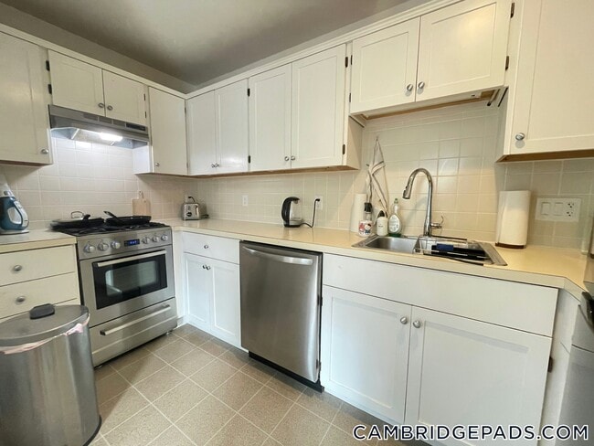 Building Photo - 32 Healey St