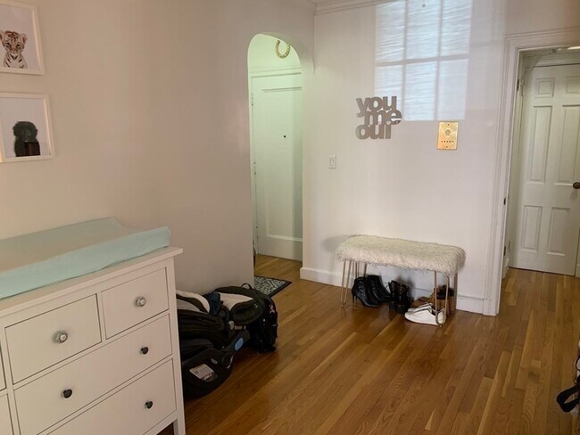 Building Photo - 256 Beacon St