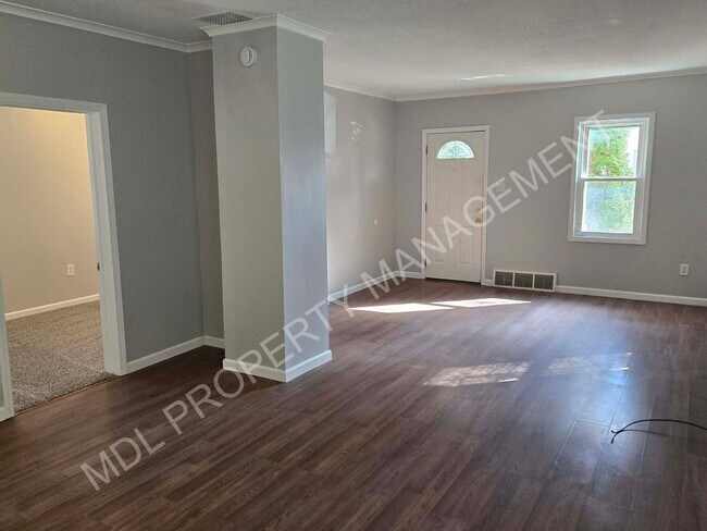 Building Photo - Spacious 3-Bedroom Home