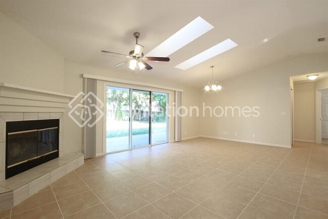 Building Photo - 260 La Mancha Ave