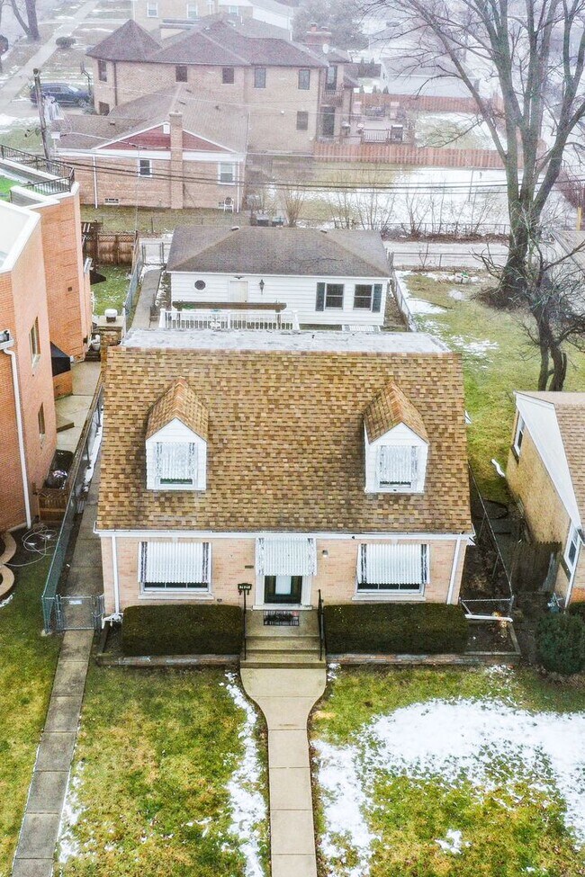 Building Photo - 7621 E Prairie Rd