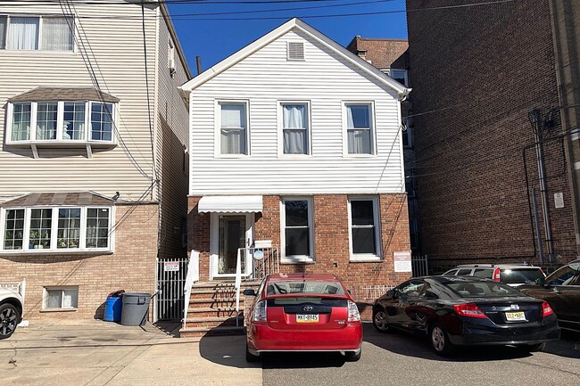 Photo - 284 Magnolia Ave House