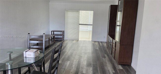 Building Photo - 20201 NE 29th Ct