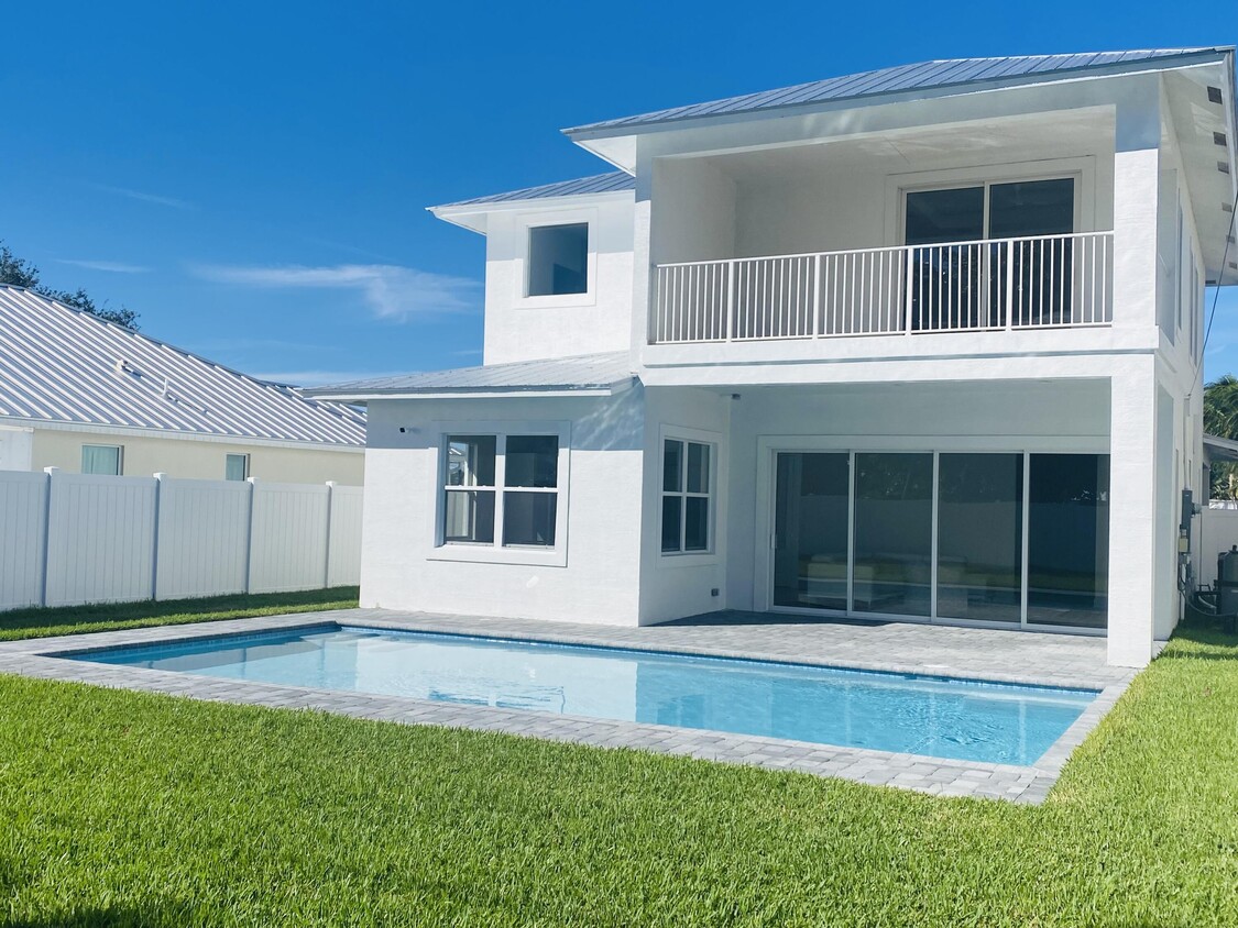 Foto principal - 9066 SE Mars St