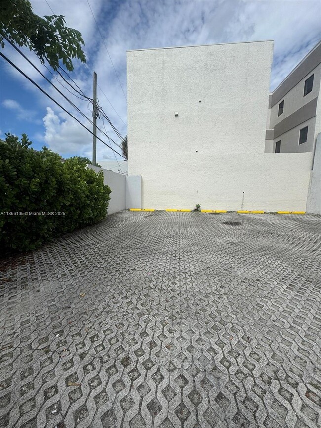 Foto del edificio - 2120 W Flagler St