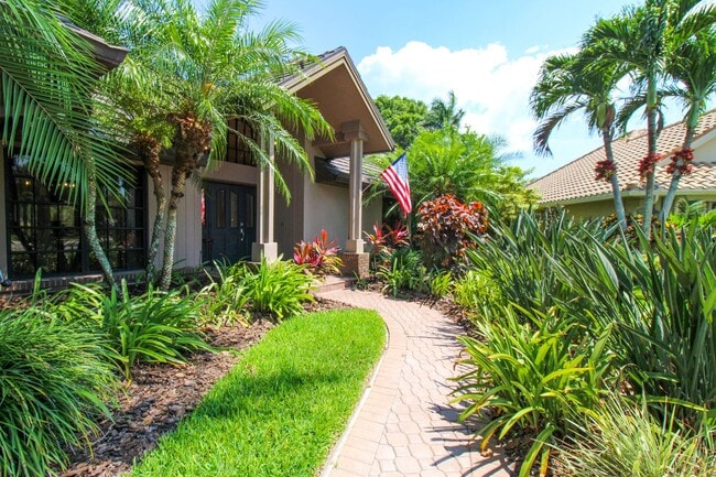 Building Photo - ** PELICAN BAY 3 BEDROOMS PLUS A DEN OR 4T...
