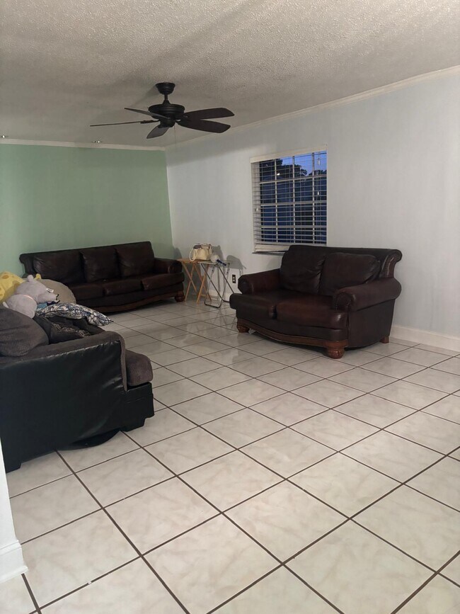 Foto del edificio - 6925 Orkney Ave N