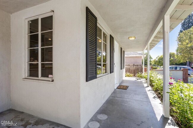 Building Photo - 3 br, 1.5 bath House - 400 San Antonio Rd