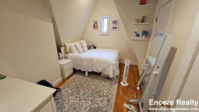 Foto del edificio - 44 Greycliff Rd