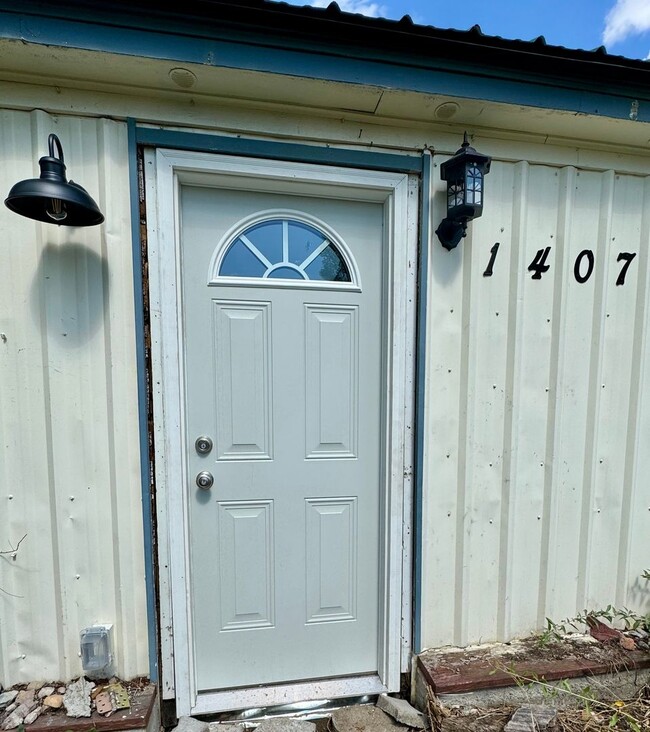 Building Photo - 1407 Hobson Ave