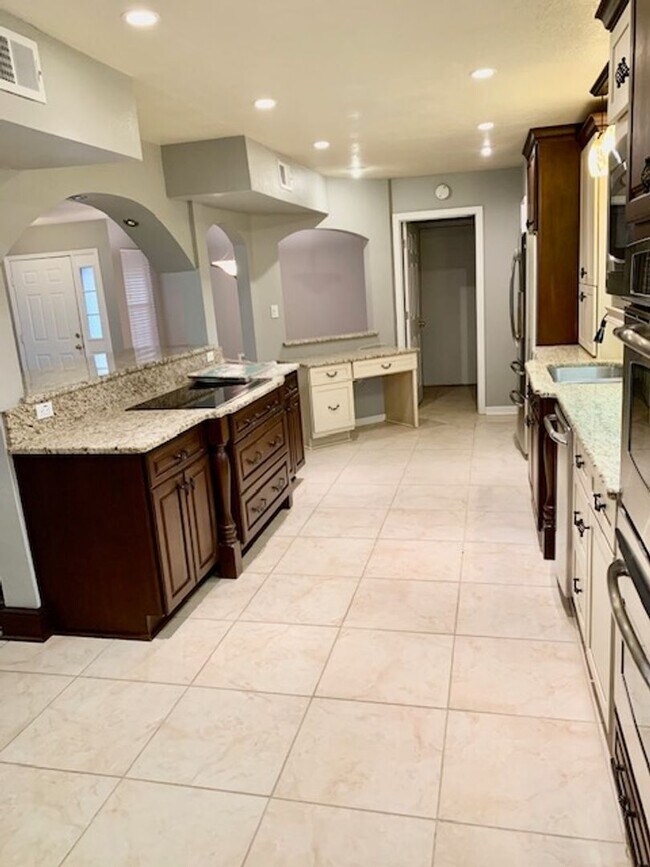 Foto del edificio - 4 Bedroom 3 Bathroom 2 Car Garage Beautifu...