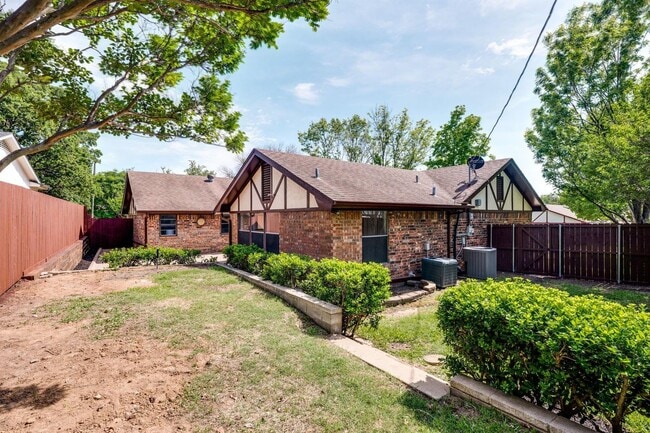Building Photo - 724 Toni Dr