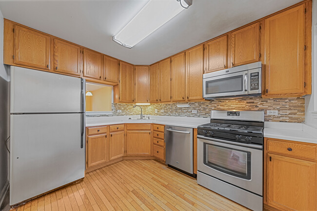 Building Photo - 1574 N St Marks Pl