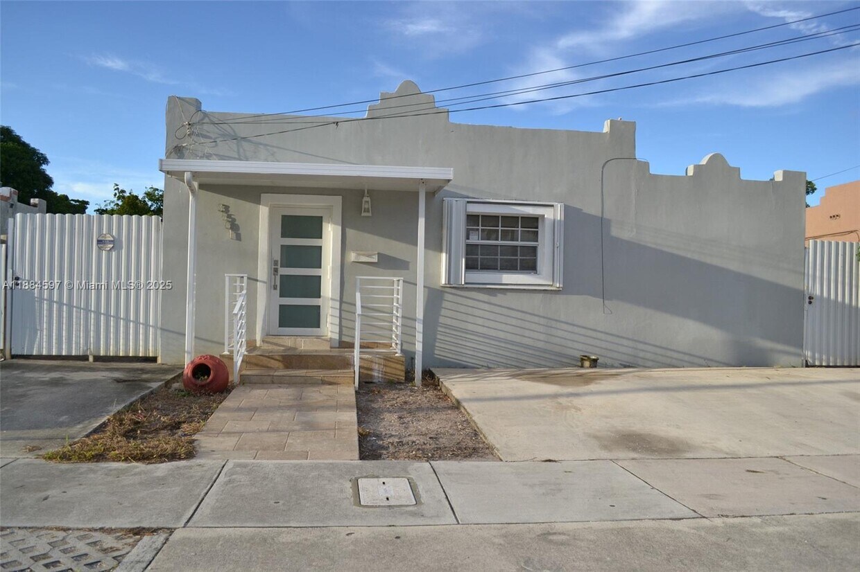 Foto principal - 3501 NW 14th Terrace