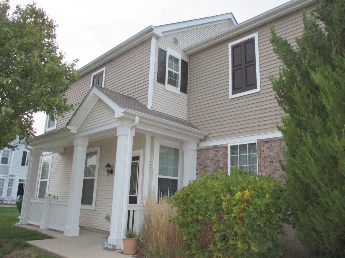 Foto principal - 241 Barrett Dr